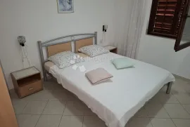 Kuća u Vodicama poviše hotela Imperijal, Vodice, Casa