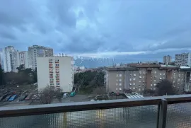 2SKL u odličnoj zgradi, Rijeka, Stan