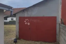 Kuća sa građevinskom dozvolom za preuređenje, Varaždin, Дом