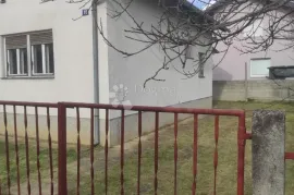 Kuća sa građevinskom dozvolom za preuređenje, Varaždin, Дом