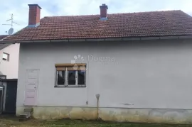 Kuća sa građevinskom dozvolom za preuređenje, Varaždin, Дом