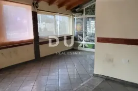 ČAVLE - Kuća sa 6 apartmana i 2 poslovna prostora, Čavle, Maison