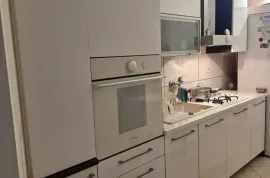 Split Sućidar: lijepi renovirani stan na prvom katu, Split, Appartment