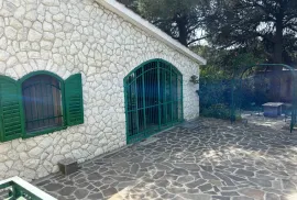 Šibenik: Brodarica- lijepa obiteljska kuća sa velikom okućnicom, Šibenik - Okolica, Maison