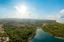 Brač: Splitska- vila sa pogledom na more i bazenom, Supetar, Casa