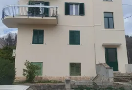 SNIŽENO:Split: Meje -4 sobni stan sa vrtom u mirnoj ulici, Split, Daire