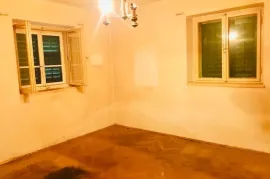 SNIŽENO:Split: Meje -4 sobni stan sa vrtom u mirnoj ulici, Split, Apartamento