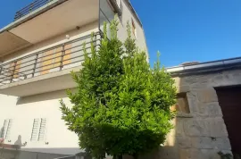 Split - Žrnovnica samostojeca kuca na tri etaze, Split - Okolica, Casa