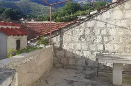 Split - Žrnovnica samostojeca kuca na tri etaze, Split - Okolica, Kuća