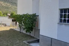 Split - Žrnovnica samostojeca kuca na tri etaze, Split - Okolica, Casa