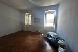 Split: Grad- 119m2, 3.kat za adaptaciju, Split, Appartment