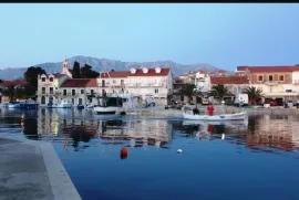 Hvar:Sućuraj- stan sa konobom u centru mjesta, Sućuraj, Kвартира