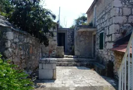 Brač, Ložišća, dvojna kamena kuća, Milna, Casa