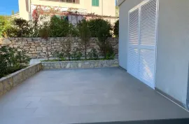 Hvar: Vrboska stan 63m2 s parking mjestom, Jelsa, Kвартира