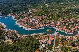 Hvar: Vrboska -građevinska parcela 200m2 od centra mjesta, Jelsa, Γη