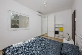 Hvar, Vrboska- zgrada sa devet apartmana i dodatnom građevnom parcelom, Jelsa, Σπίτι