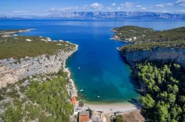 Hvar_ građevinsko zemljište prvi red do mora, Jelsa, Land