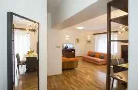 Split centar: dvosoban stan s balkonom -dugoročno, Split, Appartement