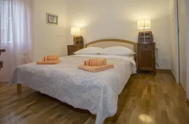 Split centar: dvosoban stan s balkonom -dugoročno, Split, Appartement