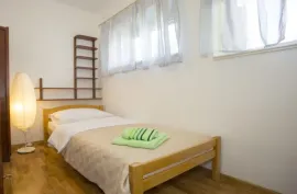 Split centar: dvosoban stan s balkonom -dugoročno, Split, Appartement