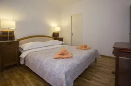 Split centar: dvosoban stan s balkonom -dugoročno, Split, Appartement