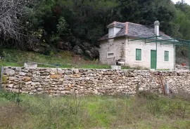 Brač: Kuća za odmor na osami, 200m od mora s 10 000 m2 maslinika i šume, Postira, Σπίτι