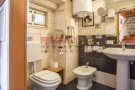 Split centar kamena vila,sastoji se od dva zasebna apartmana sa odvojenim ulazom, Split, Ev