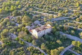 Ekskluzivna ponuda: HVARSKI KAMENI DVOR  na vrhu otoka Hvara, Jelsa, Kuća