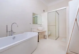 Dubrovnik,dvoetažni kompletno obnovljen i luksuzno opremljen stan 160 m2 u samom srcu Dubrovnika, Dubrovnik, Appartement