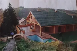 Samobor-prekrasna vila sa bazenom i zemljištem 9500m2, Samobor, Дом