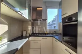 Izvrsna prlika, dvosoban stan na Žnjanu!!!, Split, Appartment