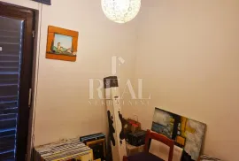 Izvrsna prilika trosoban stan u Splitu, predio Pujanke!!!, Split, Apartamento