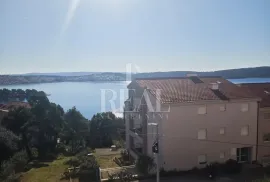 Izvrsna prilika, jednosoban stan s garažom, Trogir!!, Trogir, Kвартира