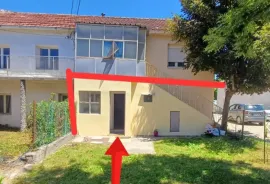 Prodajem prizemlje kuce u Niksicu, Nikšić, Haus