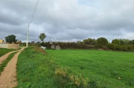 PRILIKA! Građevinsko zemljište s građevinskom dozvolom u blizini Barbana, Barban, Land