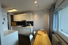 Vežica novoadaptiran dvosoban stan za najam!, Rijeka, Appartment