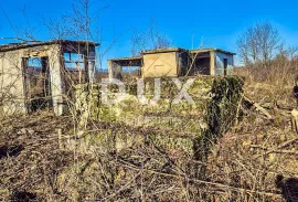 TRŽIĆ TOUNJSKI - Veliko zemljište s ruševnim kućama-100 000 m2 u jednom komadu!, Tounj, Land