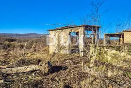 TRŽIĆ TOUNJSKI - Veliko zemljište s ruševnim kućama-100 000 m2 u jednom komadu!, Tounj, Land