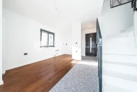 Zagreb Gajnice dvoetažan stan sa garažom i vrtom 170 m2 NOVOGRADNJA, Zagreb, Appartamento