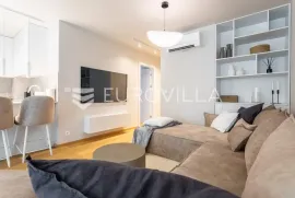 Split, Bol, predivan trosoban stan za dugoročan najam ( prvo useljenje ), Split, Apartamento