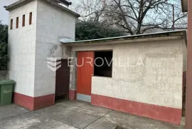 Požega, prekrasna obiteljska kuća s okućnicom, 830 m2, Požega, Haus