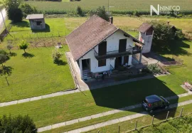 KUĆA I IMANJE - BOŠKOVIĆI - 190 m2, Laktaši, Maison