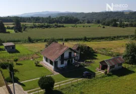 KUĆA I IMANJE - BOŠKOVIĆI - 190 m2, Laktaši, Ev