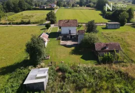 KUĆA I IMANJE - BOŠKOVIĆI - 190 m2, Laktaši, Famiglia