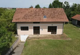 KUĆA - MAGLAJANI - 280 m2 (Opština Laktaši), Laktaši, Famiglia