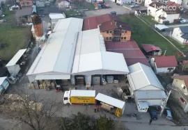 POSLOVNO-SKLADIŠNI KOMPLEKS - TRN - 2.400 m2, Laktaši, Immobili commerciali