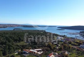 GRAĐEVINSKO ZEMLJIŠTE NA UNIKATNOJ LOKACIJI, Medulin, Land