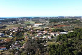 ATRAKTIVNO GRAĐEVINSKO ZEMLJIŠTE NA PJEŠAČKOJ UDALJENOSTI DO MORA, Medulin, Land