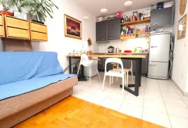 Zagreb, Kamenarka, moderan stan s velikim balkonom, 49m2, Zagreb, Appartamento