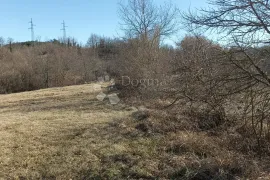 Prostrano poljoprivredno zemljište u okolici Lindara, Pazin - Okolica, Tierra